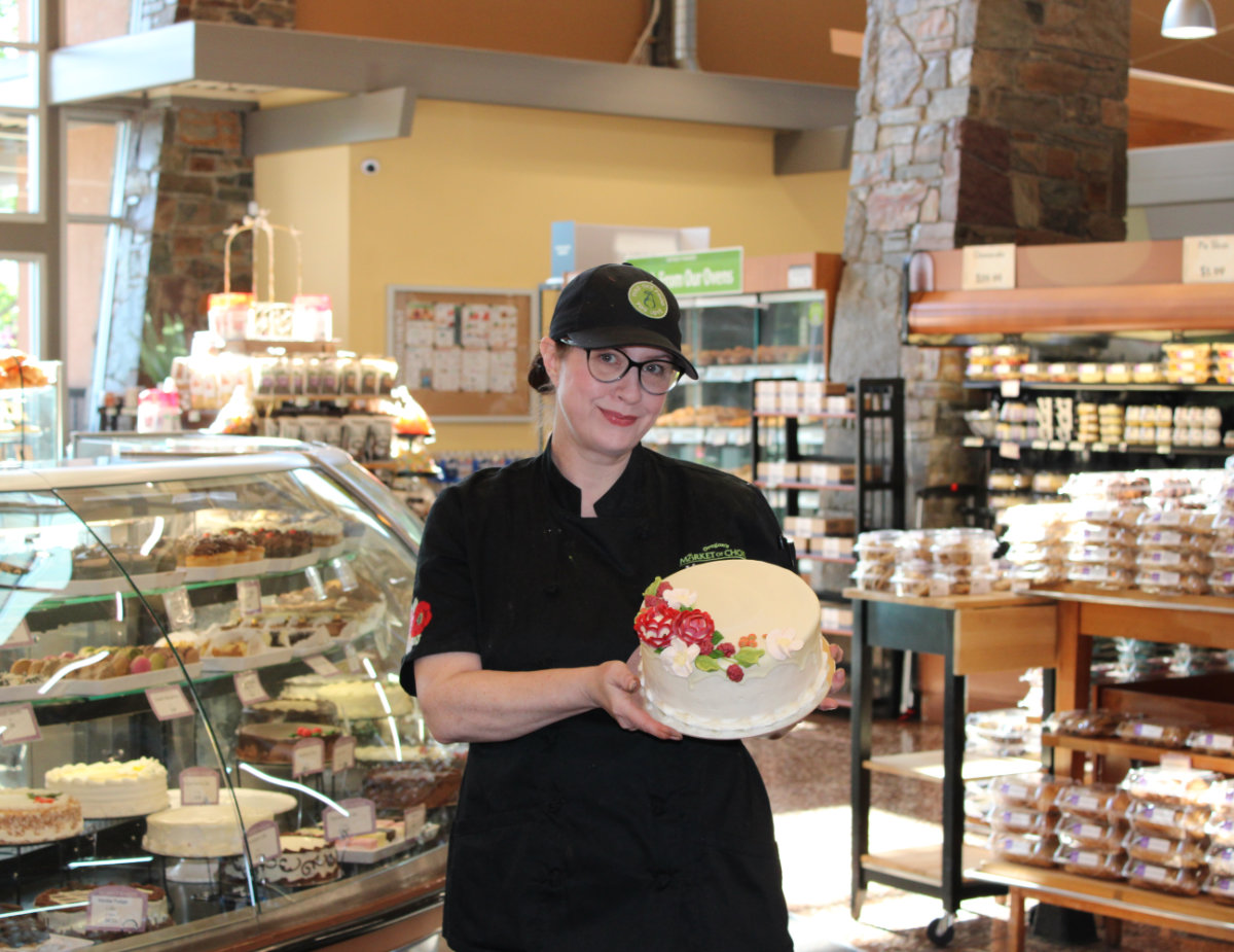 Market Of Choice Bakery – Lisa Star Cake Decorator, Lisa